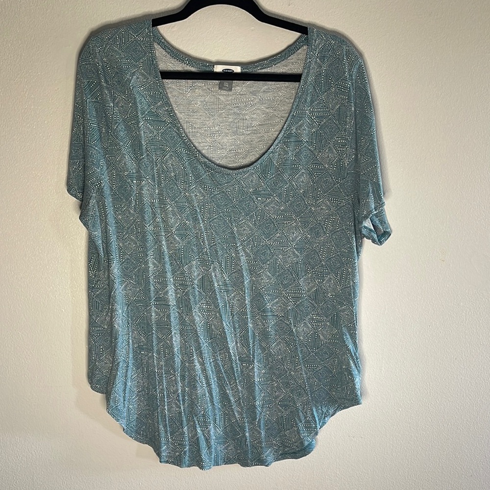 Old Navy • geometric flowy short sleeve top